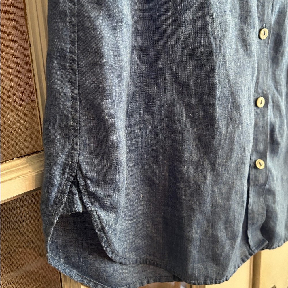 Chicos Top Womens SZ 6 Blue 100% Linen Chambray Button Front 3/4 Sleeves Casual - Picture 3 of 7